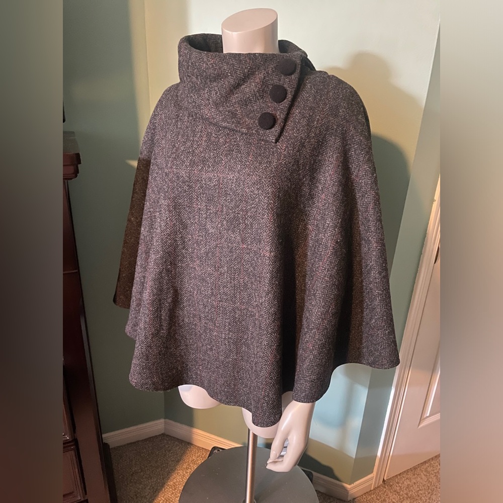 Mucros Weavers 100% Wool Poncho in Grey Herringbone From Kilarny Ireland